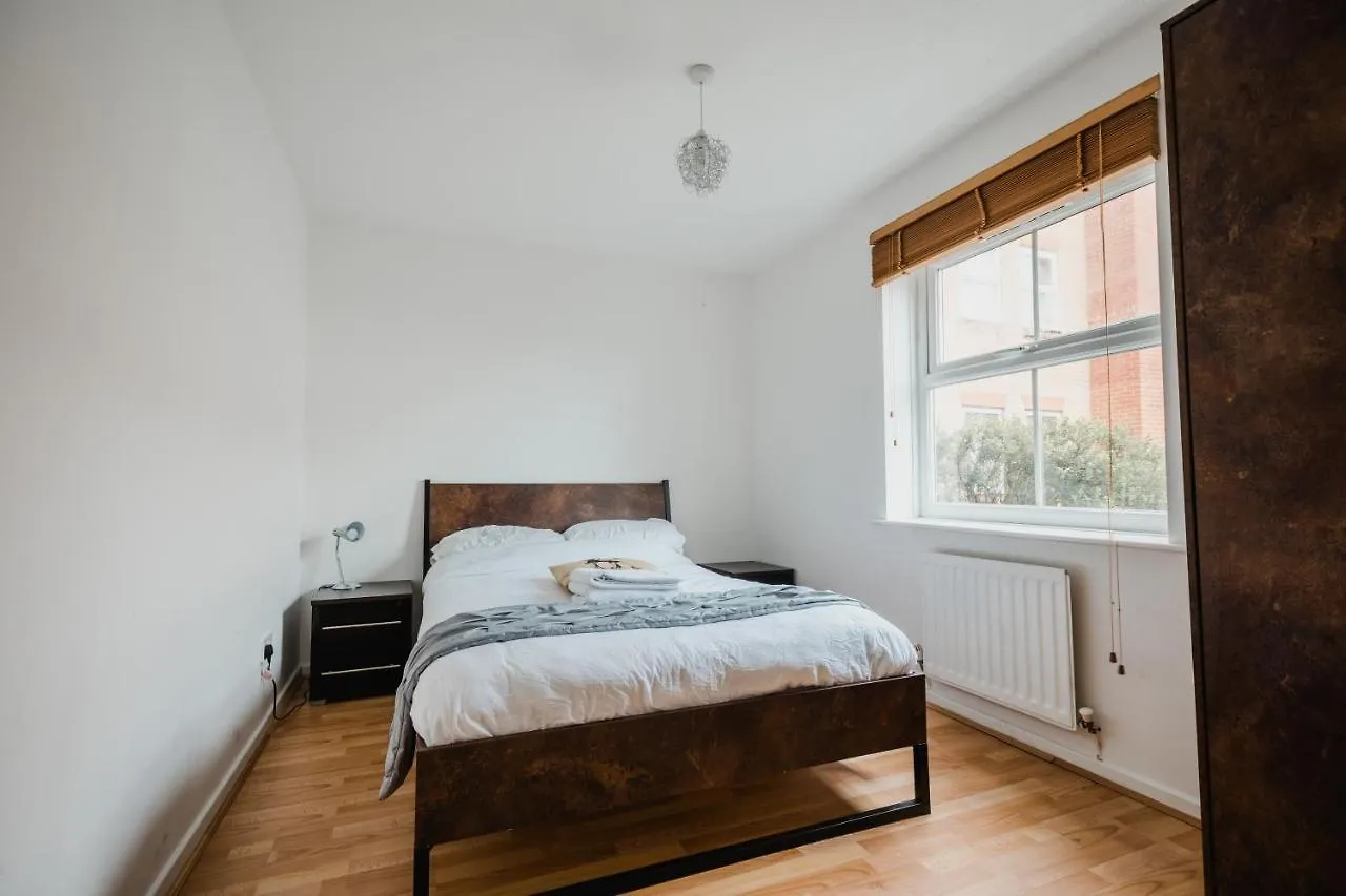 Hullidays Victora Dock- Refurbished 2024 Apartment Kingston upon Hull United Kingdom